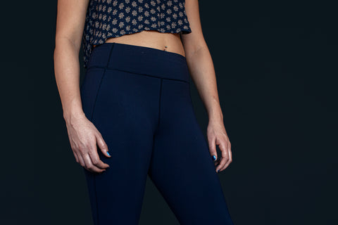 files/woman-wearing-dark-blue-yoga-pants.jpg